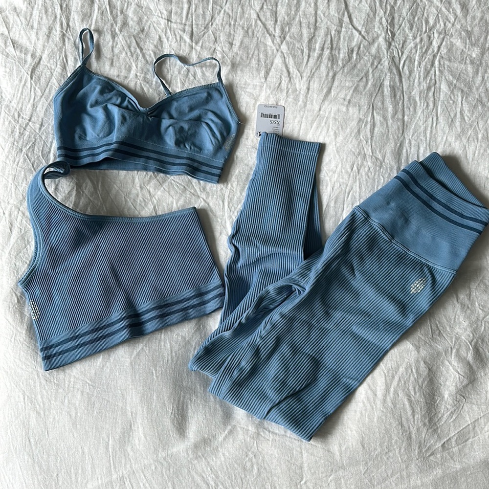 FP MOVEMENT- bra and leggings set - XS/S size - Baby blue